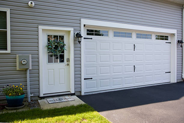 24/7 Emergency Garage Door Panel Replacement experts in Mowbray Mountain, TN